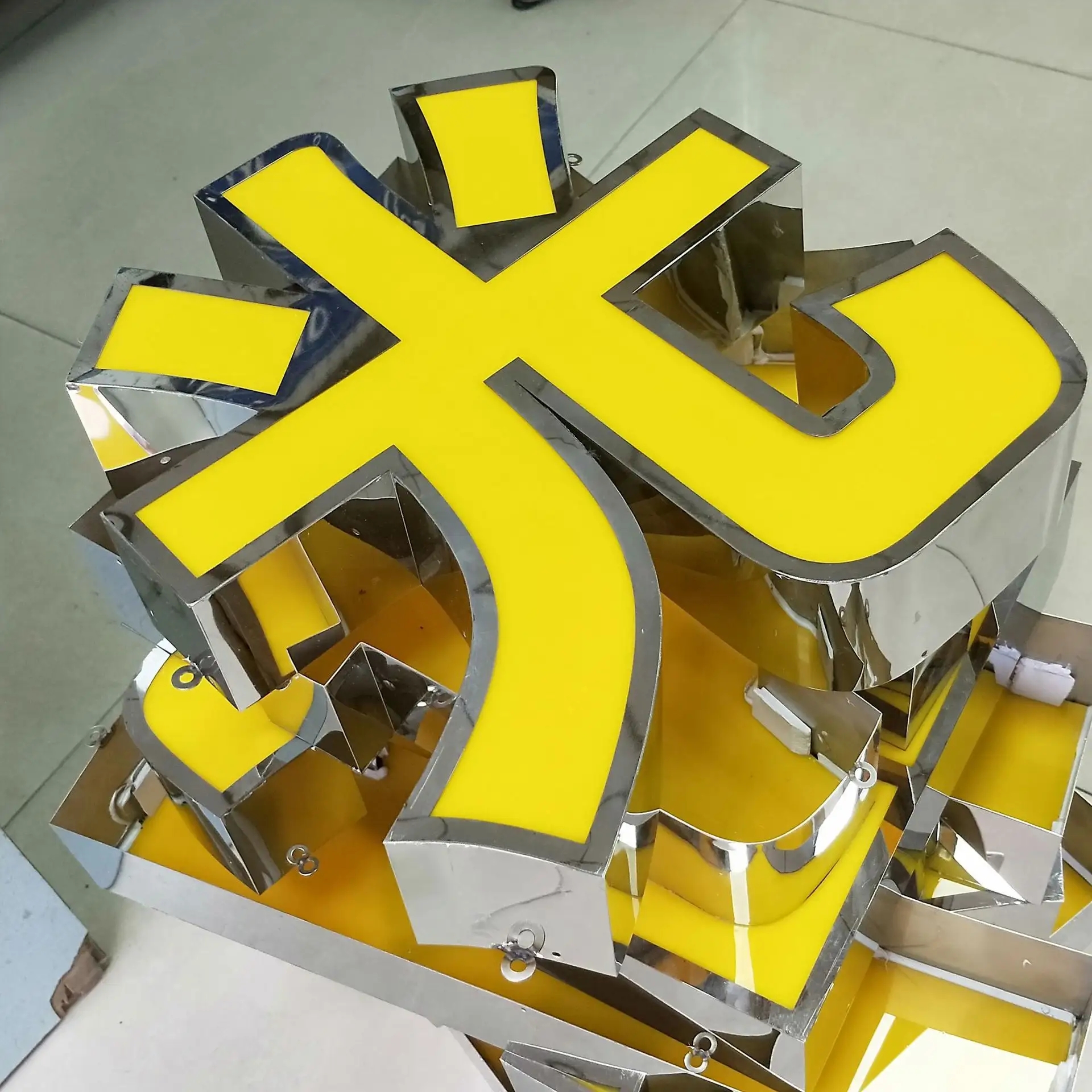 成都广告公司发光字深夜AV免费观看的基本要素分享