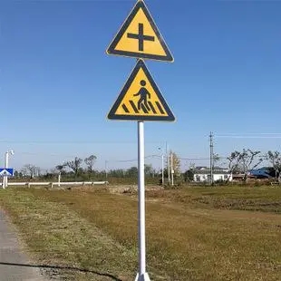 道路上真的需要设置路铭牌吗？四川深夜网站在线观看广告告诉你
